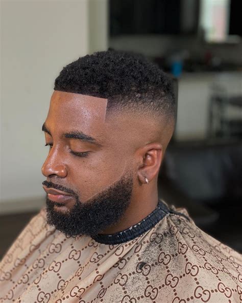 For an extra sharpness to the low taper fade black man can incorporate a line up along the forehead and temple hairline. . Low taper fade short hair